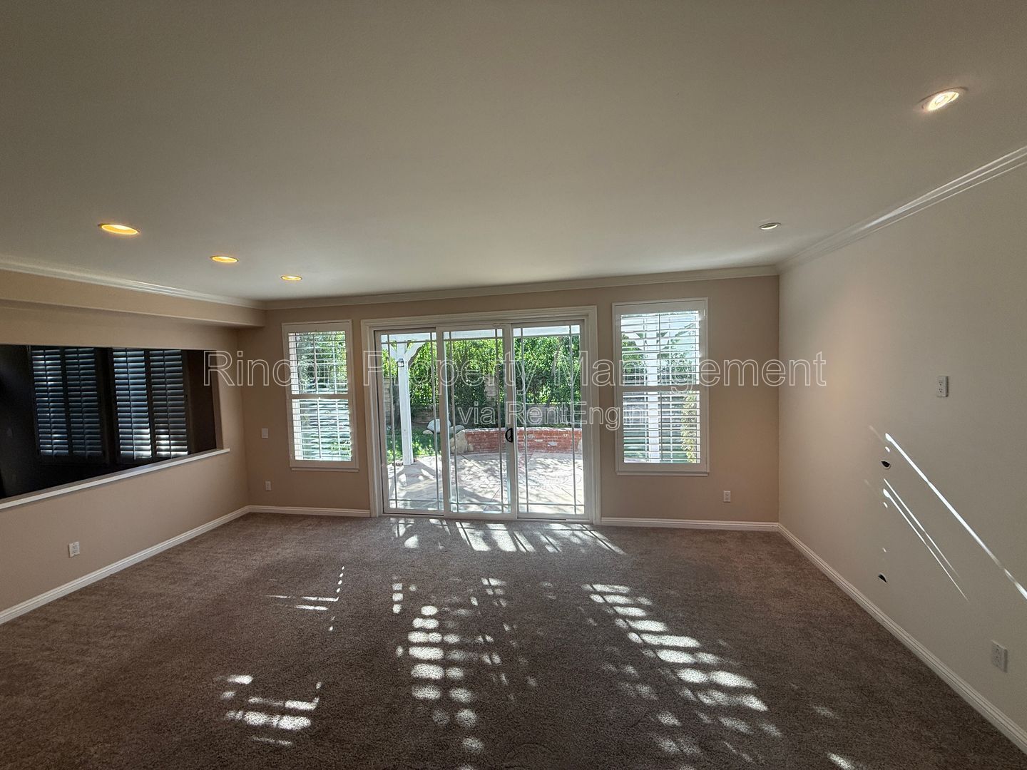 *Modern and Spacious *4 Bedroom 3 Bathroom Home in Thousand Oaks *Available 2/17* property image