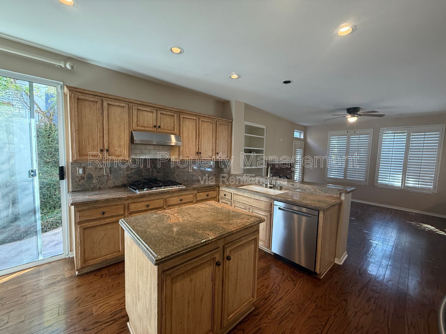 *Modern and Spacious *4 Bedroom 3 Bathroom Home in Thousand Oaks *Available 2/17* property image