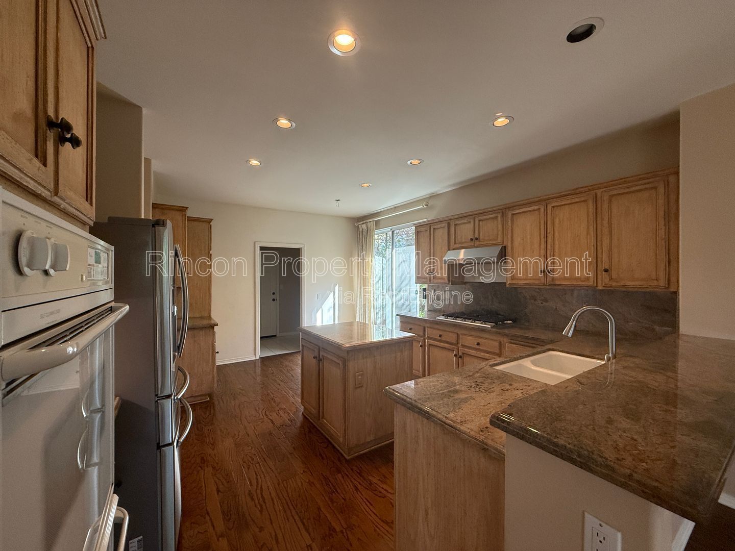 *Modern and Spacious *4 Bedroom 3 Bathroom Home in Thousand Oaks *Available 2/17* property image