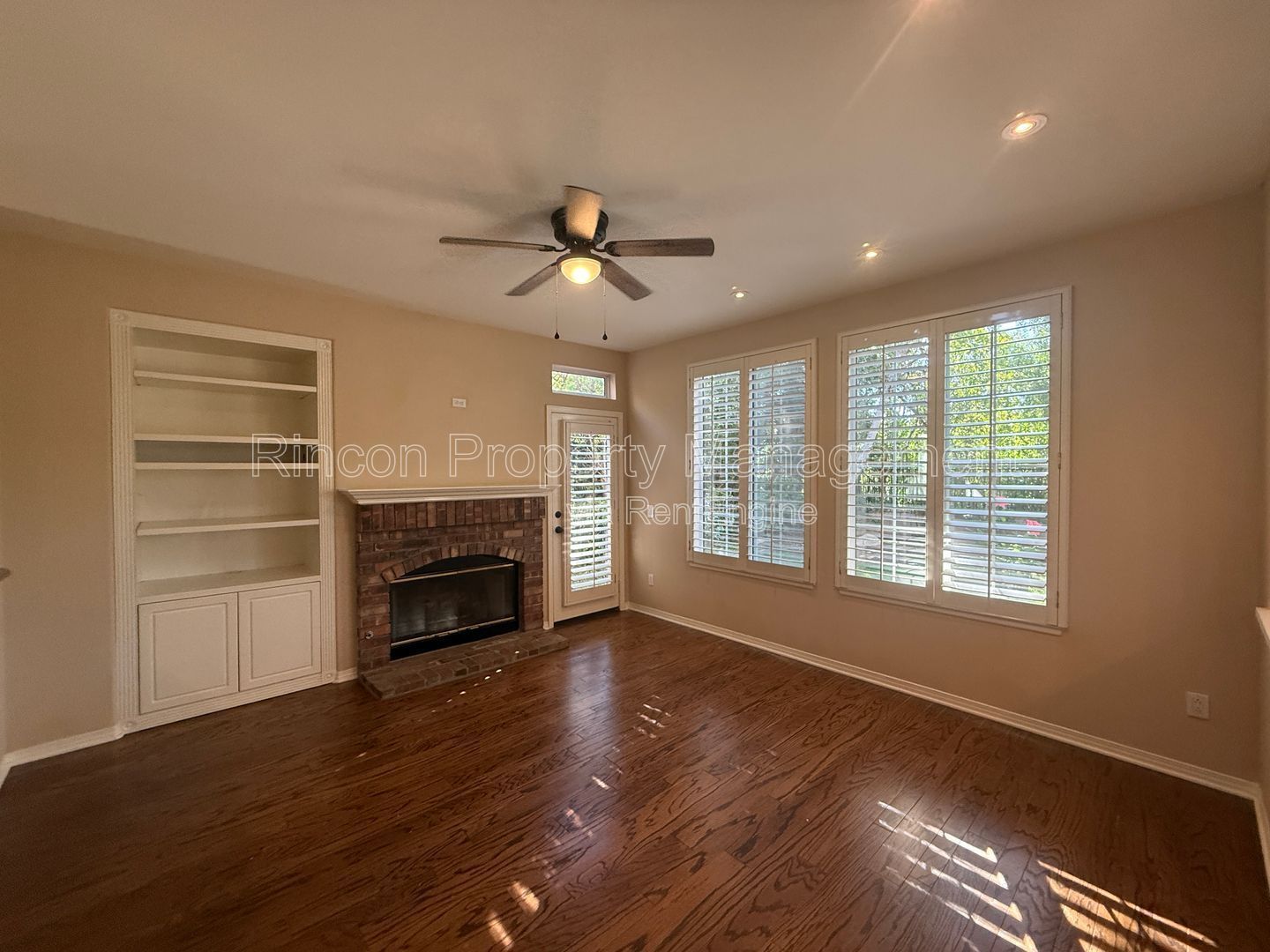 *Modern and Spacious *4 Bedroom 3 Bathroom Home in Thousand Oaks *Available 2/17* property image