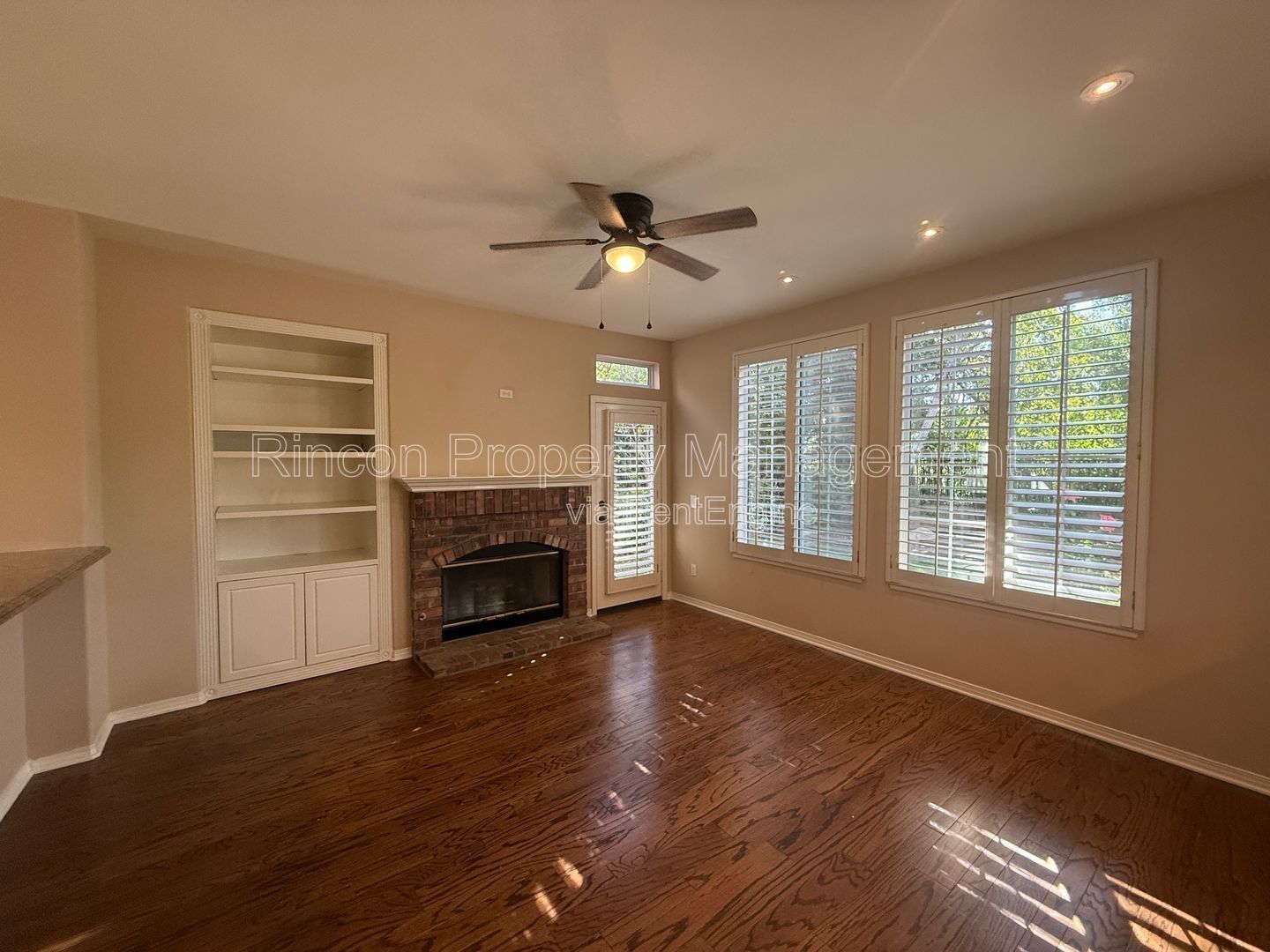 *Modern and Spacious *4 Bedroom 3 Bathroom Home in Thousand Oaks *Available 2/17* property image