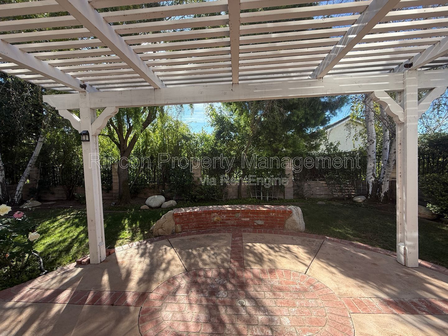 *Modern and Spacious *4 Bedroom 3 Bathroom Home in Thousand Oaks *Available 2/17* property image