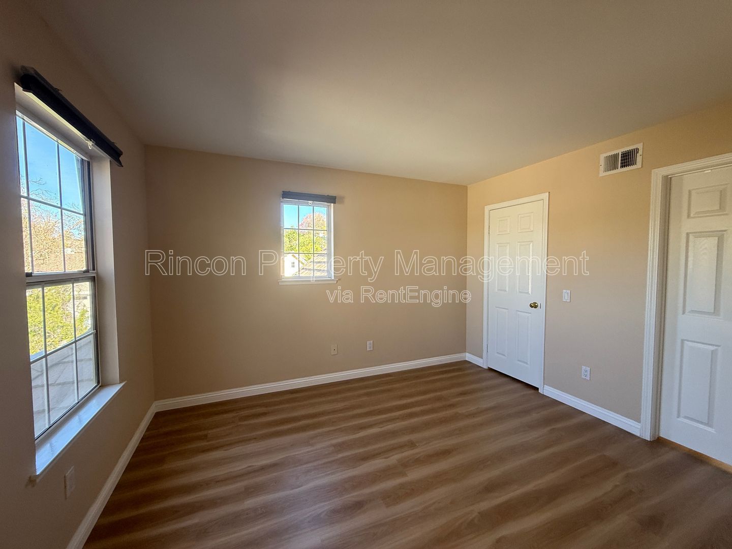 *Modern and Spacious *4 Bedroom 3 Bathroom Home in Thousand Oaks *Available 2/17* property image