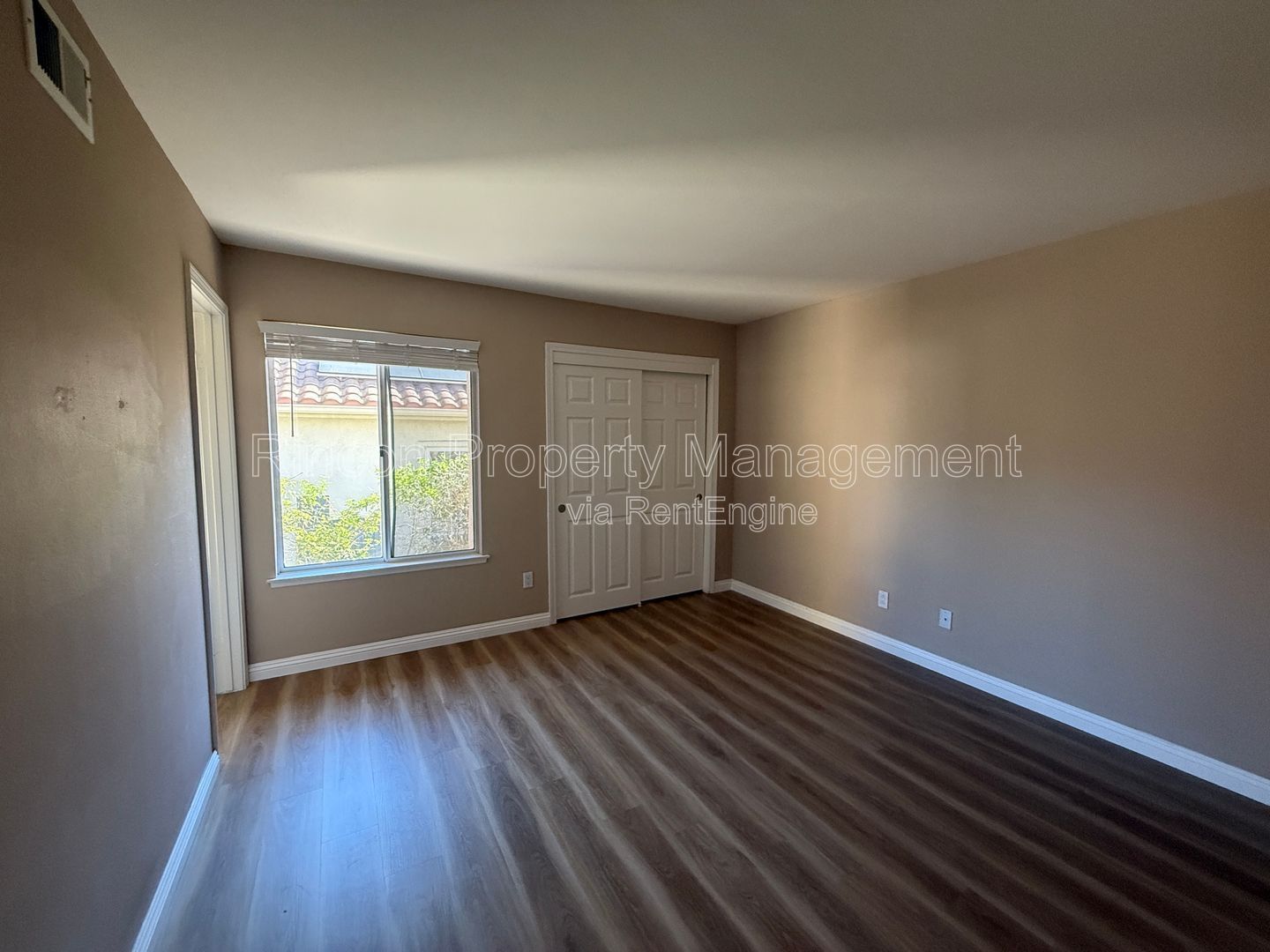 *Modern and Spacious *4 Bedroom 3 Bathroom Home in Thousand Oaks *Available 2/17* property image