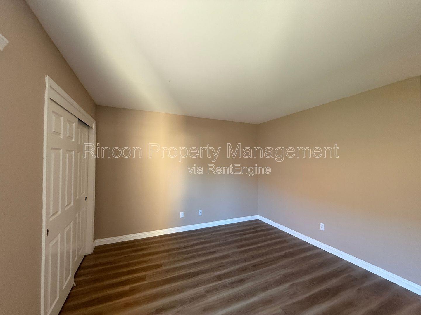 *Modern and Spacious *4 Bedroom 3 Bathroom Home in Thousand Oaks *Available 2/17* property image