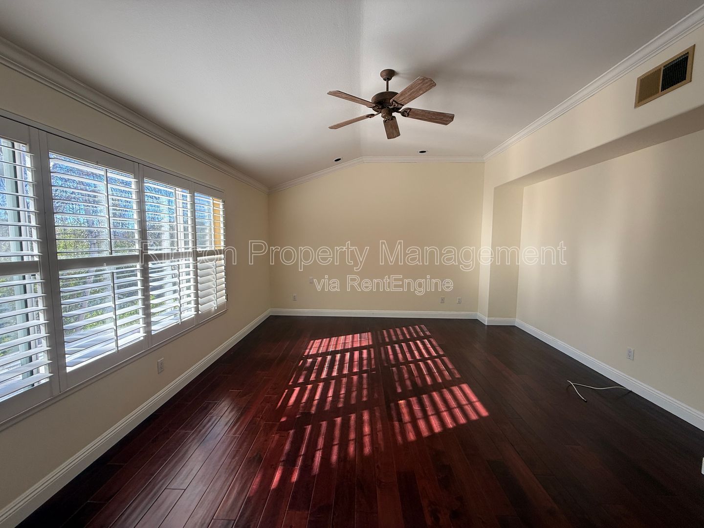 *Modern and Spacious *4 Bedroom 3 Bathroom Home in Thousand Oaks *Available 2/17* property image