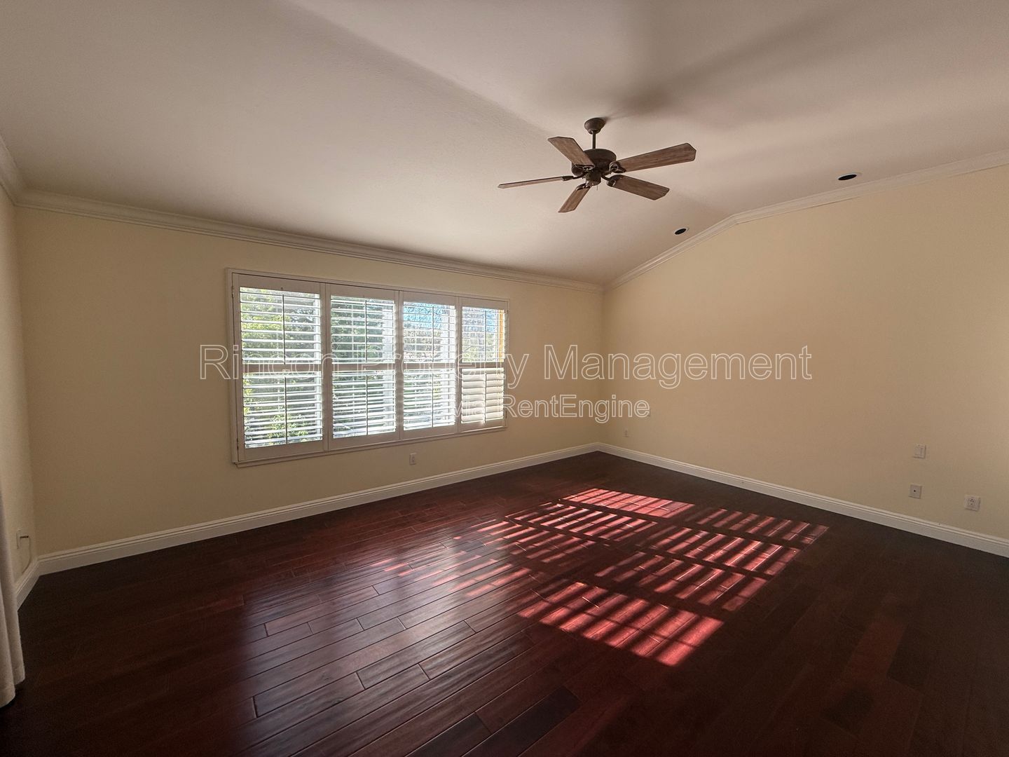 *Modern and Spacious *4 Bedroom 3 Bathroom Home in Thousand Oaks *Available 2/17* property image
