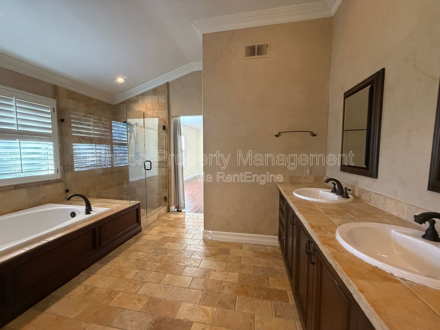 *Modern and Spacious *4 Bedroom 3 Bathroom Home in Thousand Oaks *Available 2/17* property image