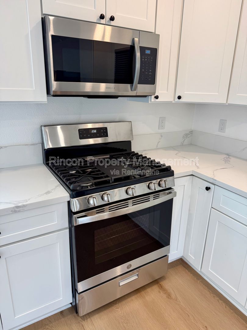 *** Spacious 4 Bedroom home in Fillmore*** Available Now! property image