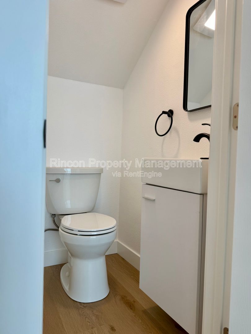 *** Spacious 4 Bedroom home in Fillmore*** Available Now! property image