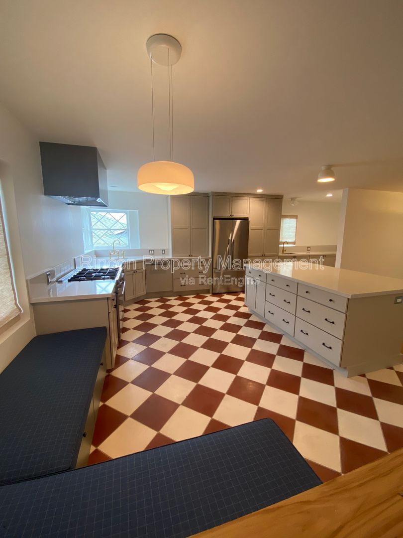 *Serene Setting, Amazing Amenities* 3 Bedroom Foothills Home property image