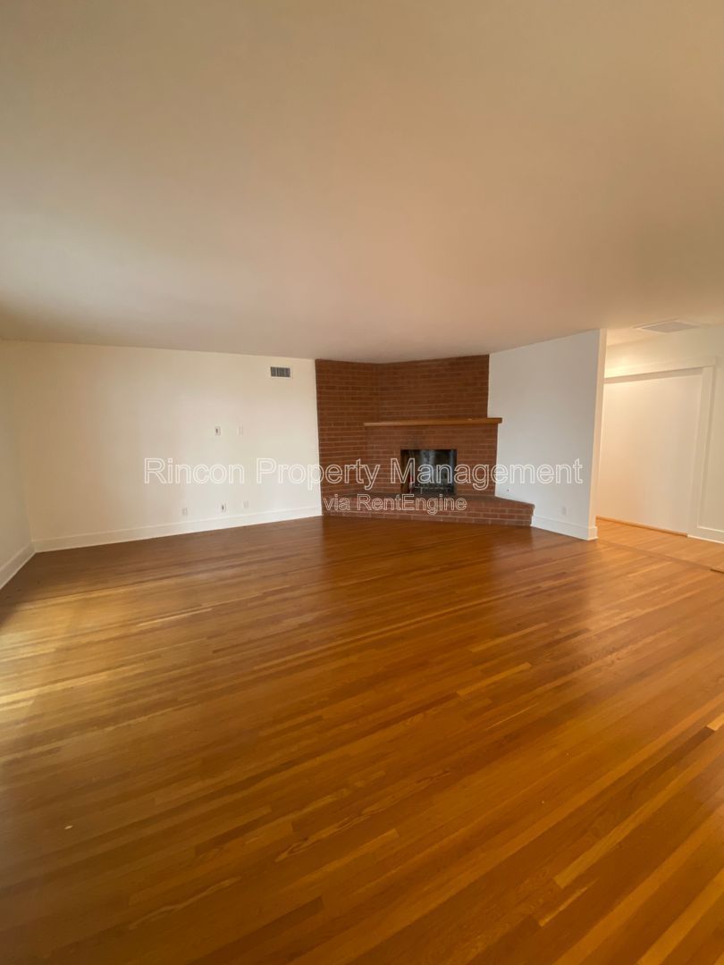 *Serene Setting, Amazing Amenities* 3 Bedroom Foothills Home property image