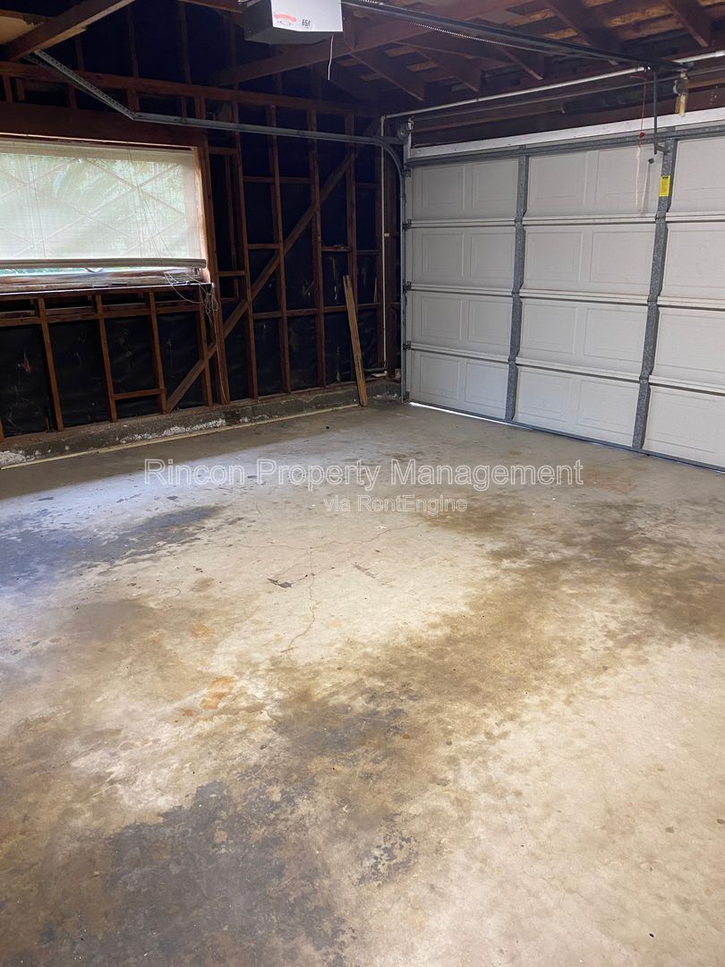 *Serene Setting, Amazing Amenities* 3 Bedroom Foothills Home property image