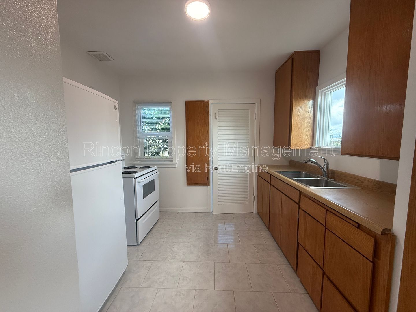 ***Cozy Bungalow for rent in El Rio, Oxnard*** Available now!!! property image