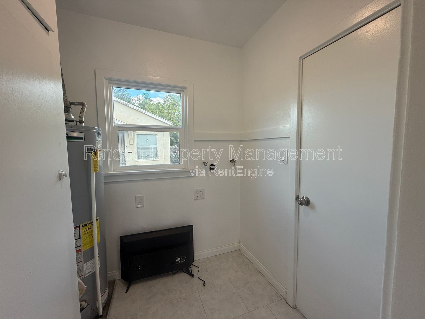 ***Cozy Bungalow for rent in El Rio, Oxnard*** Available now!!! property image
