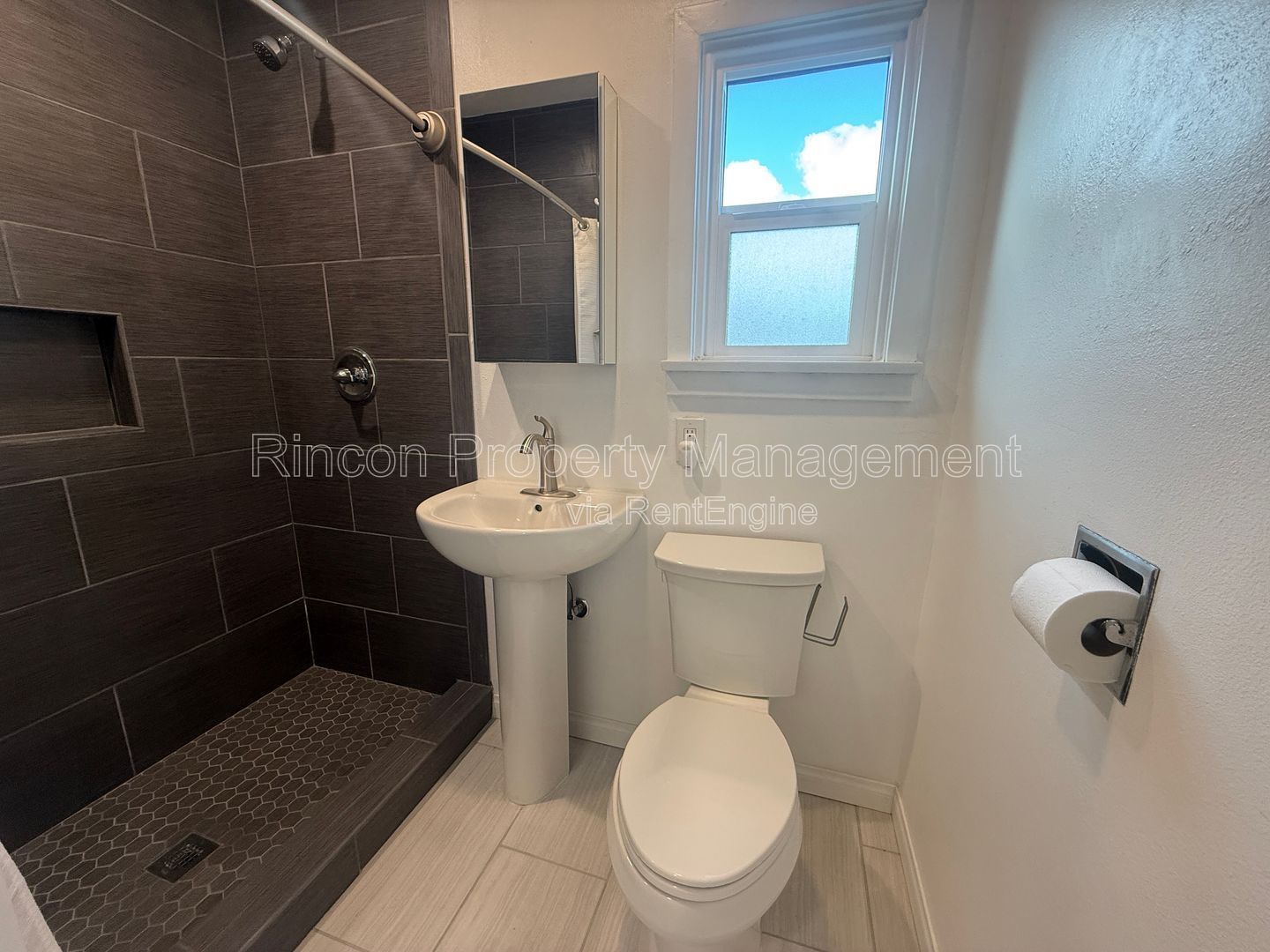 ***Cozy Bungalow for rent in El Rio, Oxnard*** Available now!!! property image