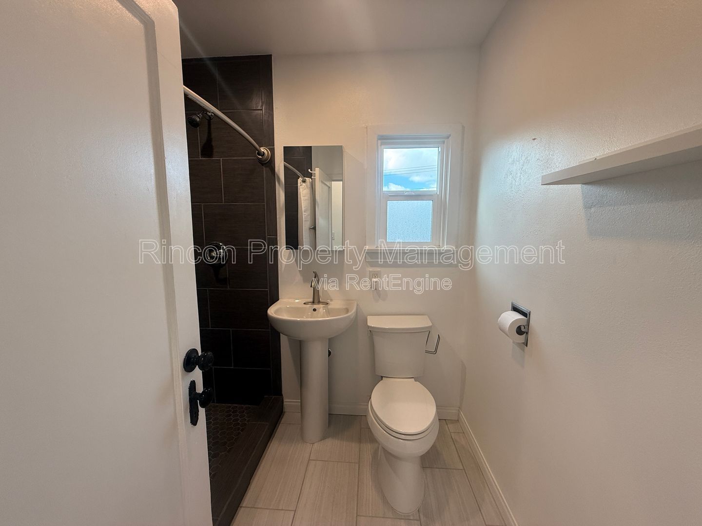 ***Cozy Bungalow for rent in El Rio, Oxnard*** Available now!!! property image