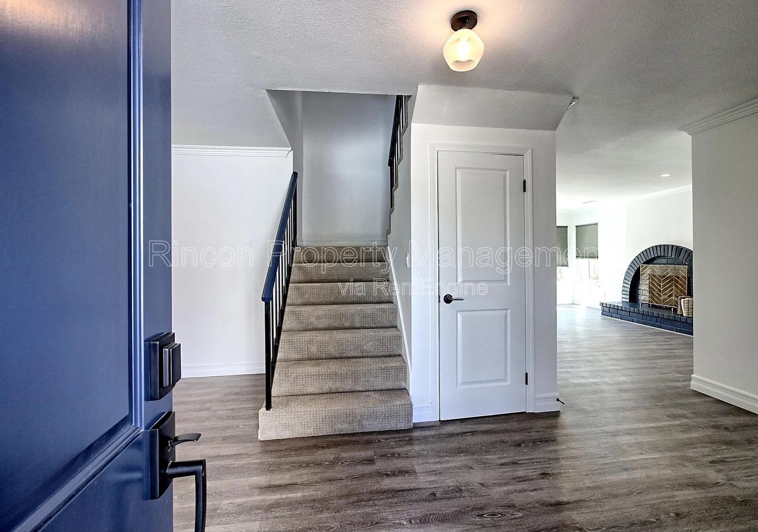 Spacious Ventura Home with 6 Bedrooms, Expansive Backyard & Fireplace property image