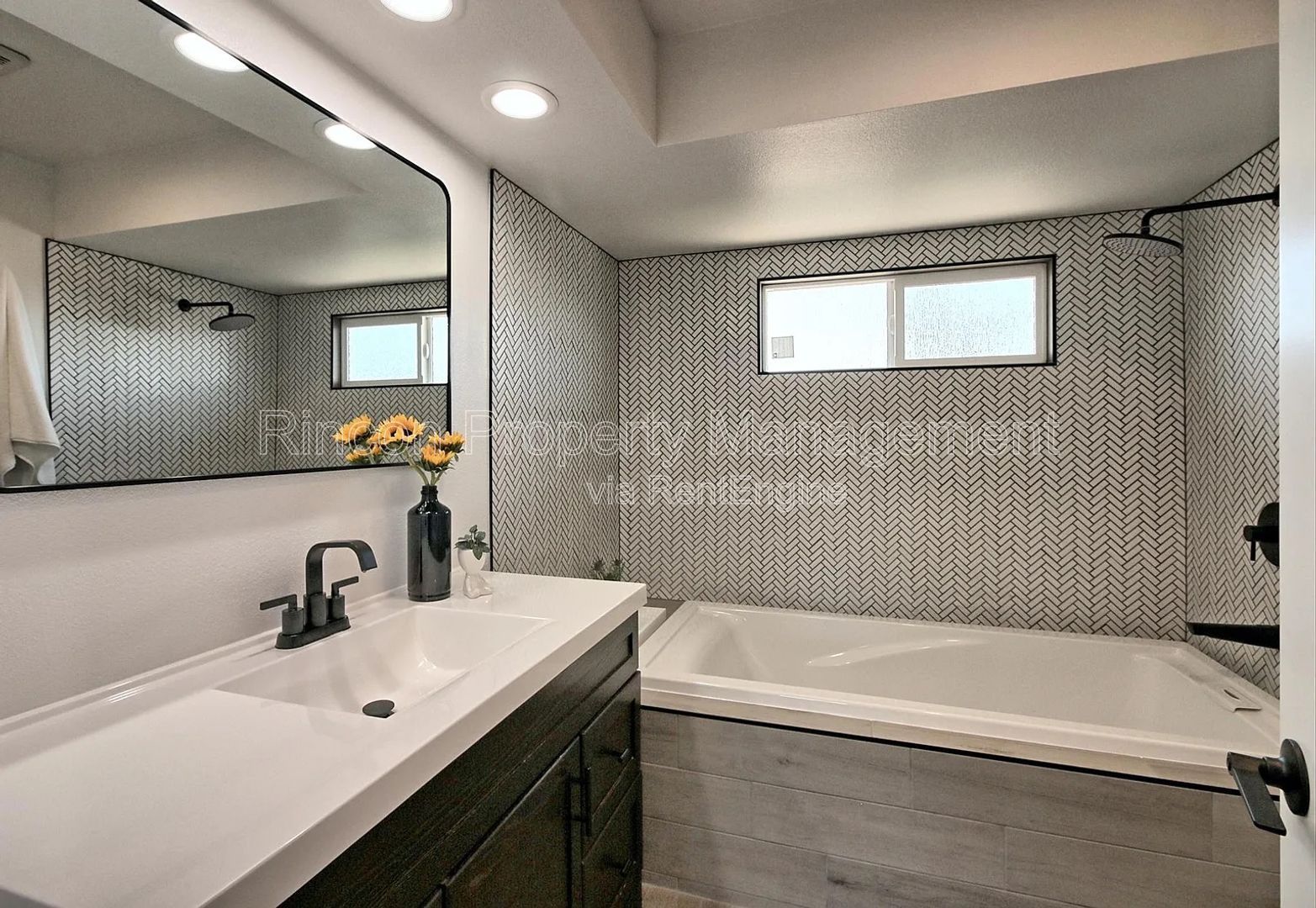 Spacious Ventura Home with 6 Bedrooms, Expansive Backyard & Fireplace property image