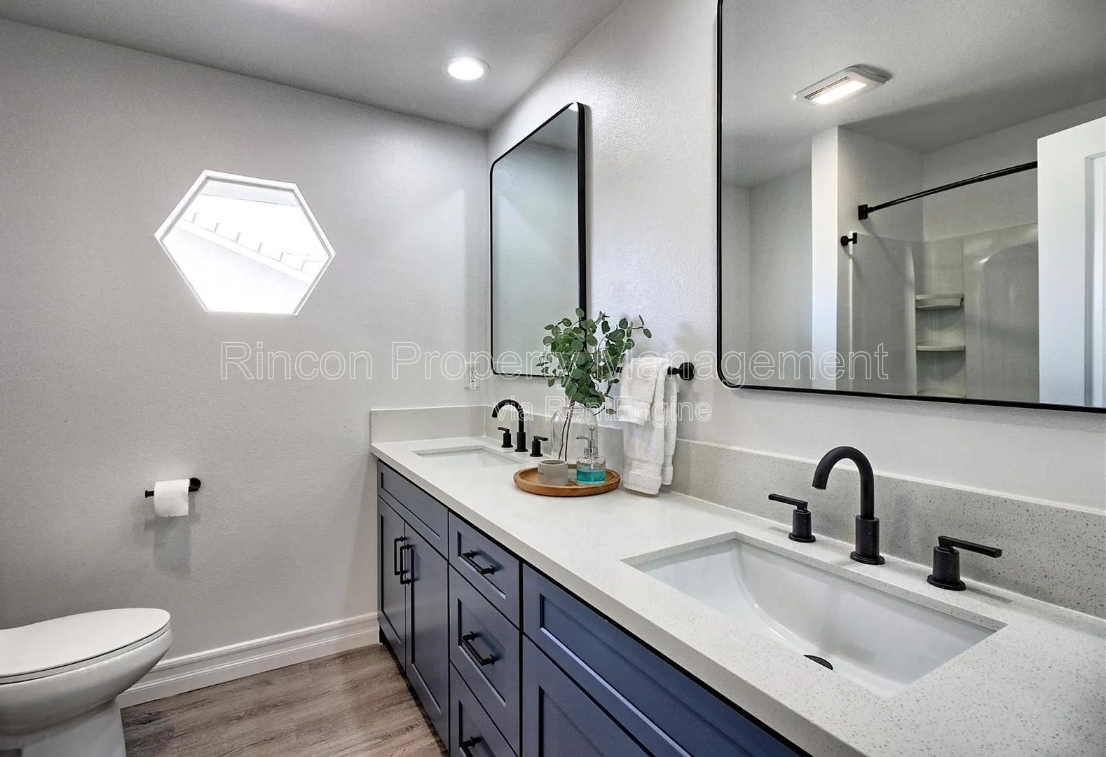 Spacious Ventura Home with 6 Bedrooms, Expansive Backyard & Fireplace property image