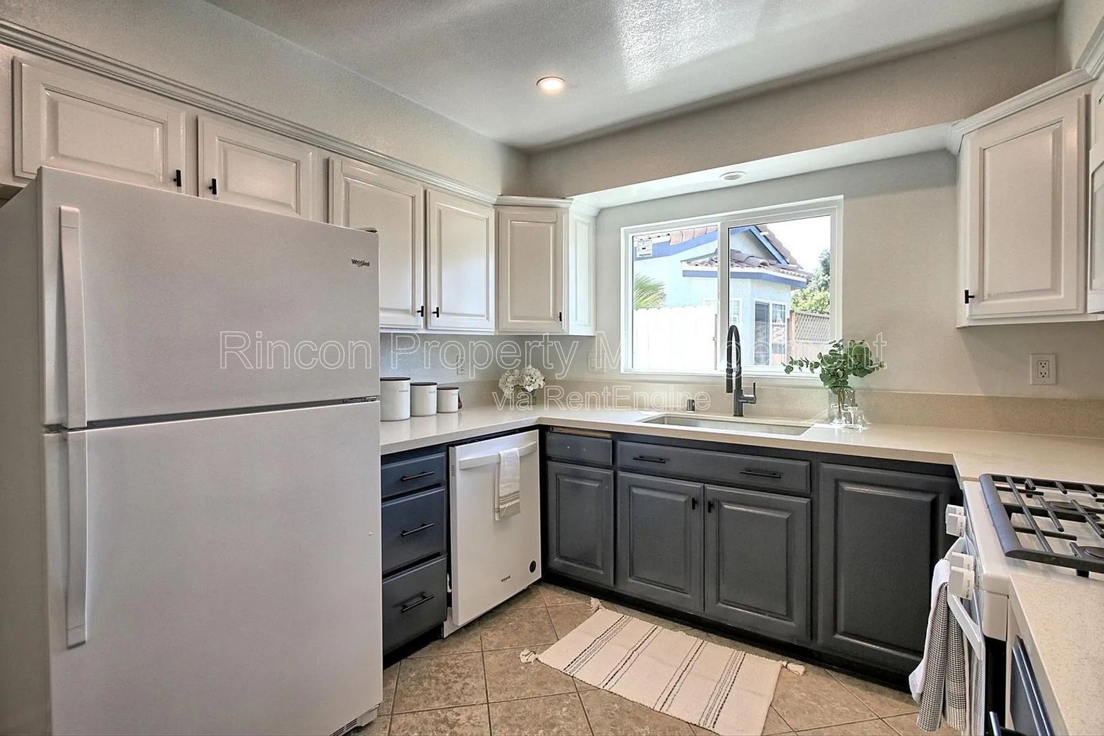 Spacious Ventura Home with 6 Bedrooms, Expansive Backyard & Fireplace property image