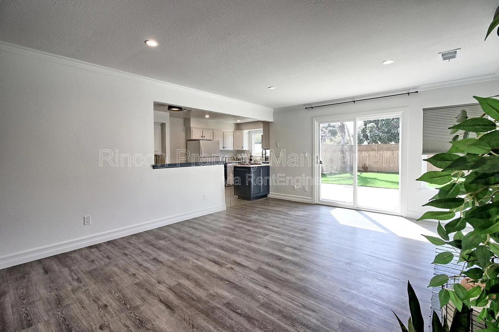 Spacious Ventura Home with 6 Bedrooms, Expansive Backyard & Fireplace property image