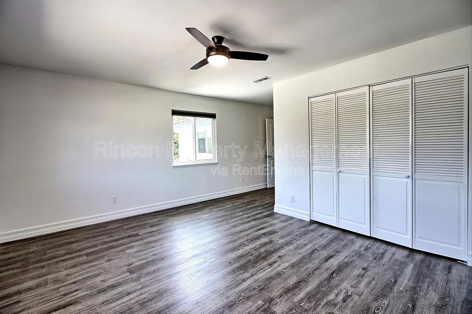 Spacious Ventura Home with 6 Bedrooms, Expansive Backyard & Fireplace property image