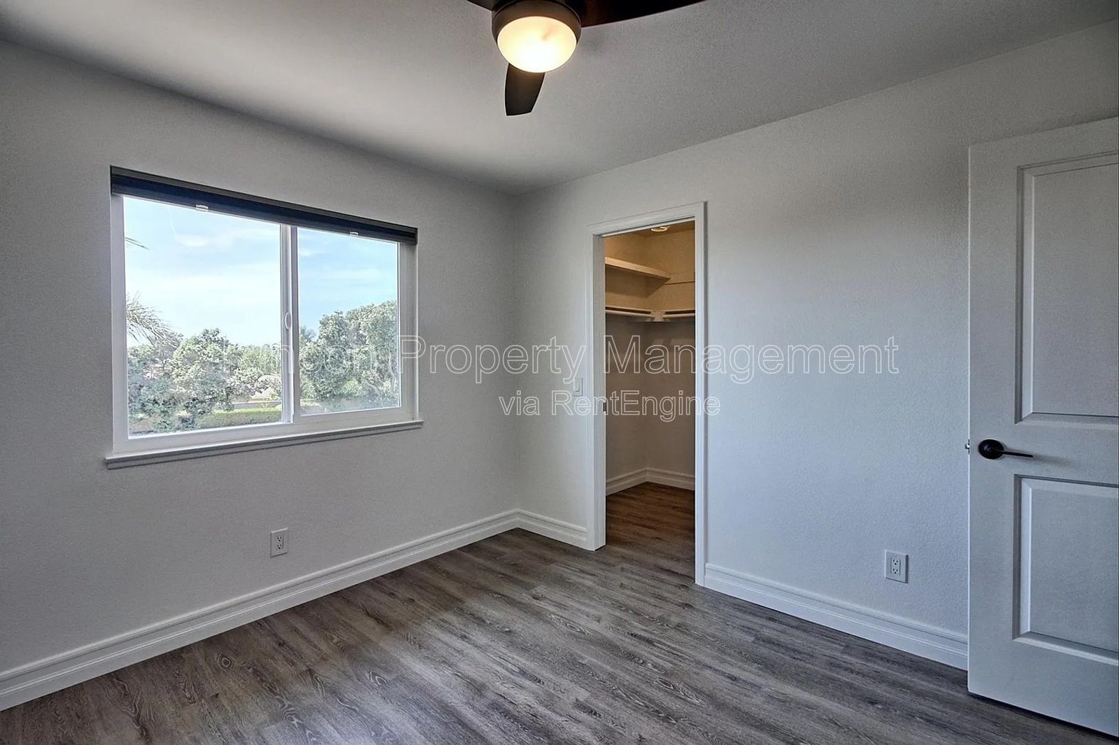 Spacious Ventura Home with 6 Bedrooms, Expansive Backyard & Fireplace property image