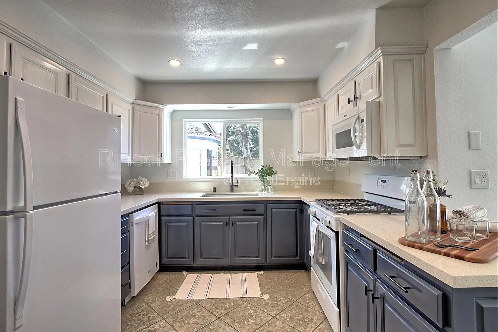 Spacious Ventura Home with 6 Bedrooms, Expansive Backyard & Fireplace property image