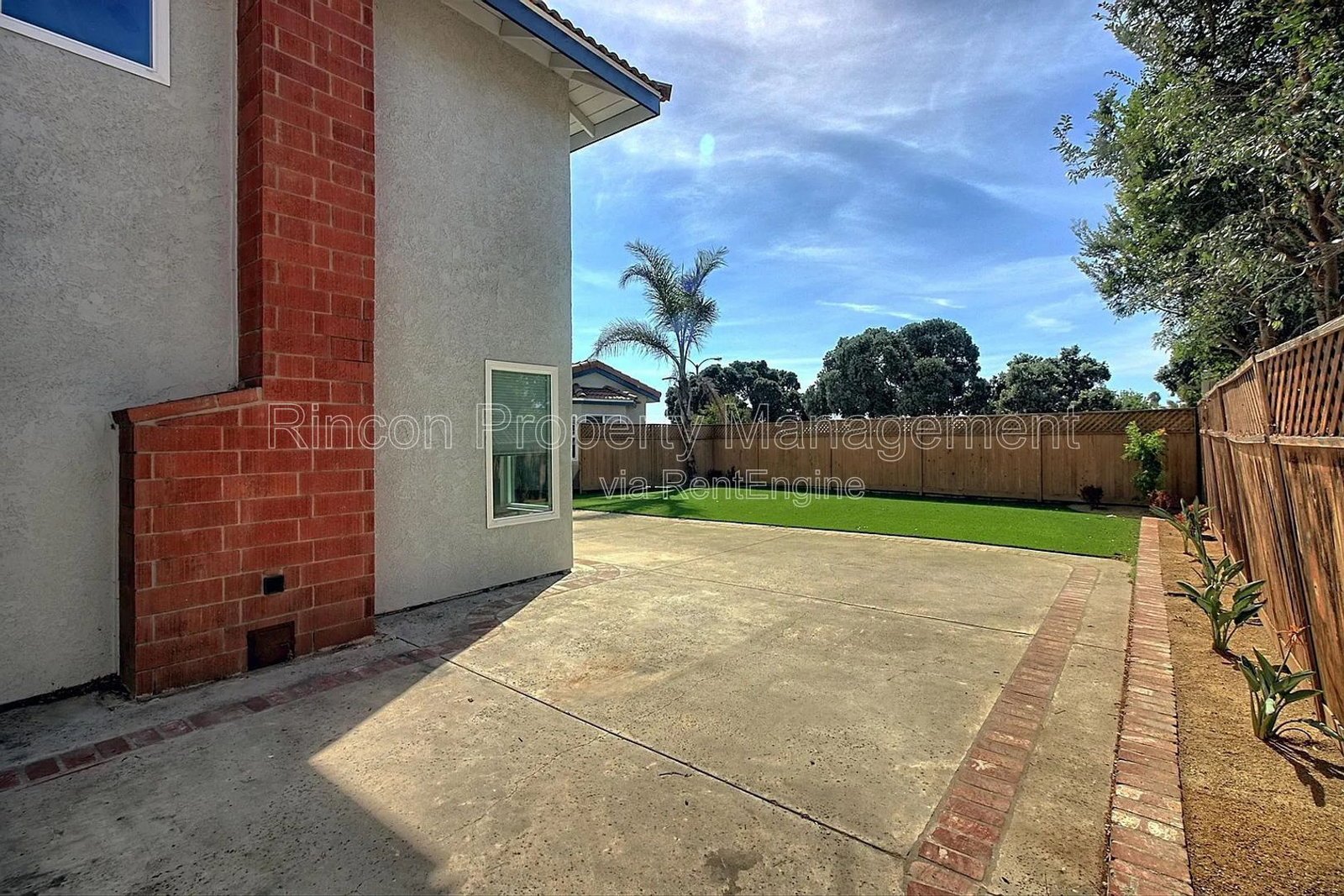 Spacious Ventura Home with 6 Bedrooms, Expansive Backyard & Fireplace property image