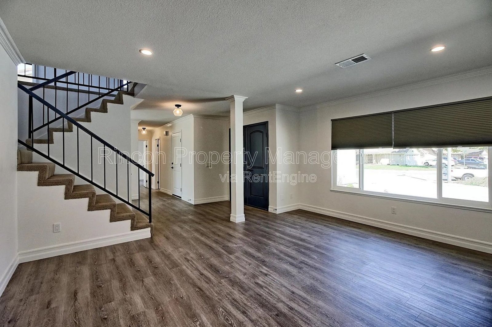 Spacious Ventura Home with 6 Bedrooms, Expansive Backyard & Fireplace property image