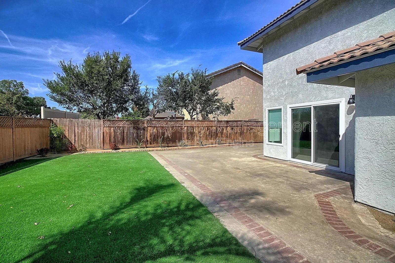 Spacious Ventura Home with 6 Bedrooms, Expansive Backyard & Fireplace property image