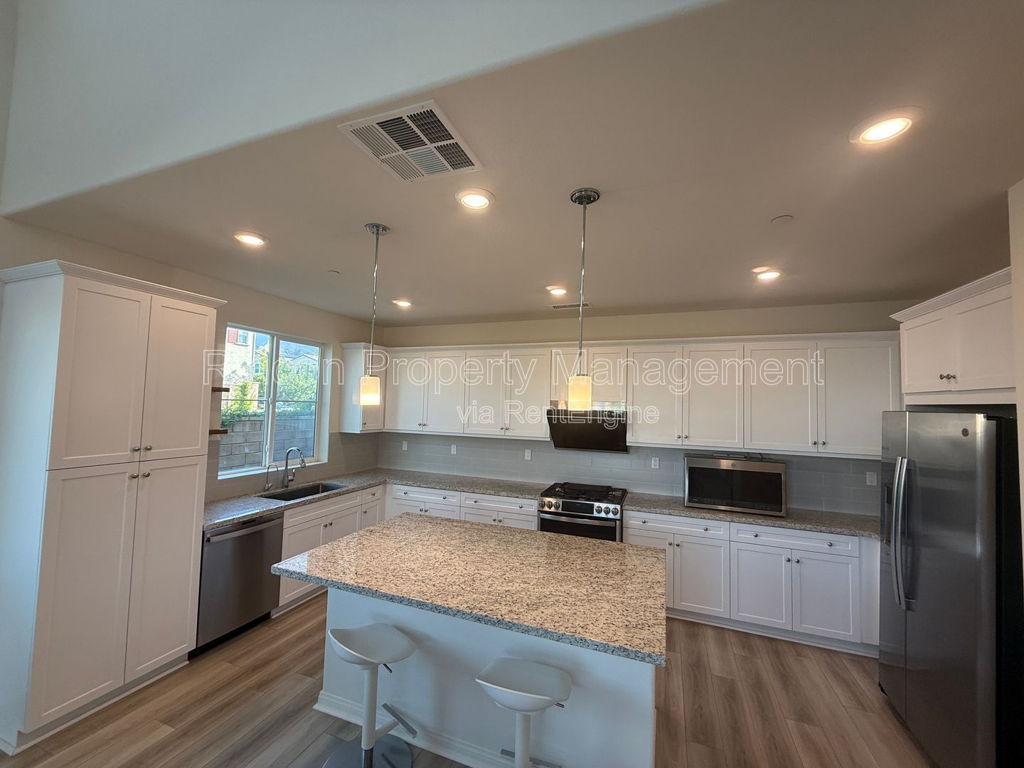 **Built in 2021, 3-Bedroom Sinlge Family Home at the Harvest in Santa Paula** Available Now!! property image