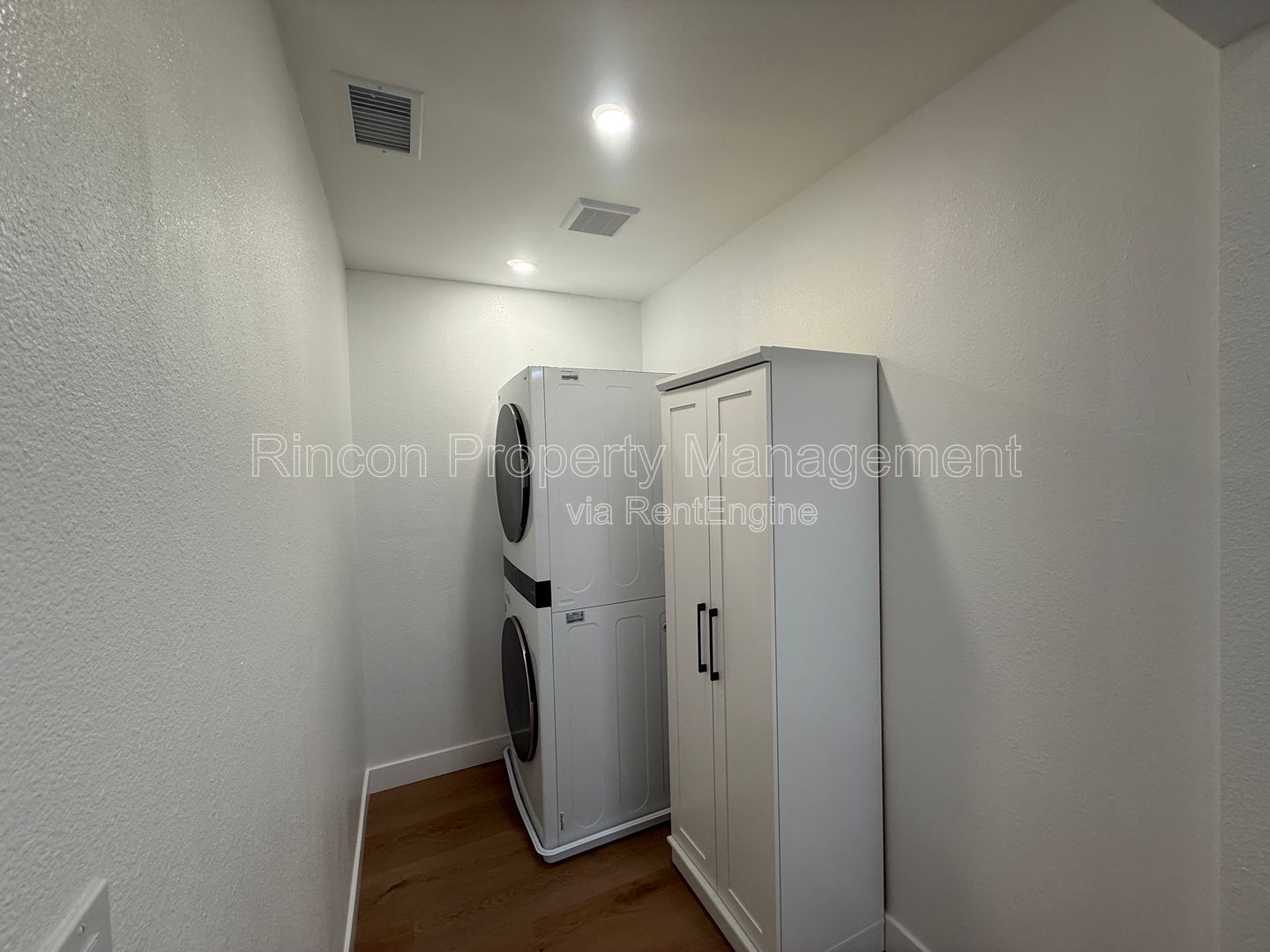 *** Spacious 4 Bedroom home in Fillmore*** Available Now! property image