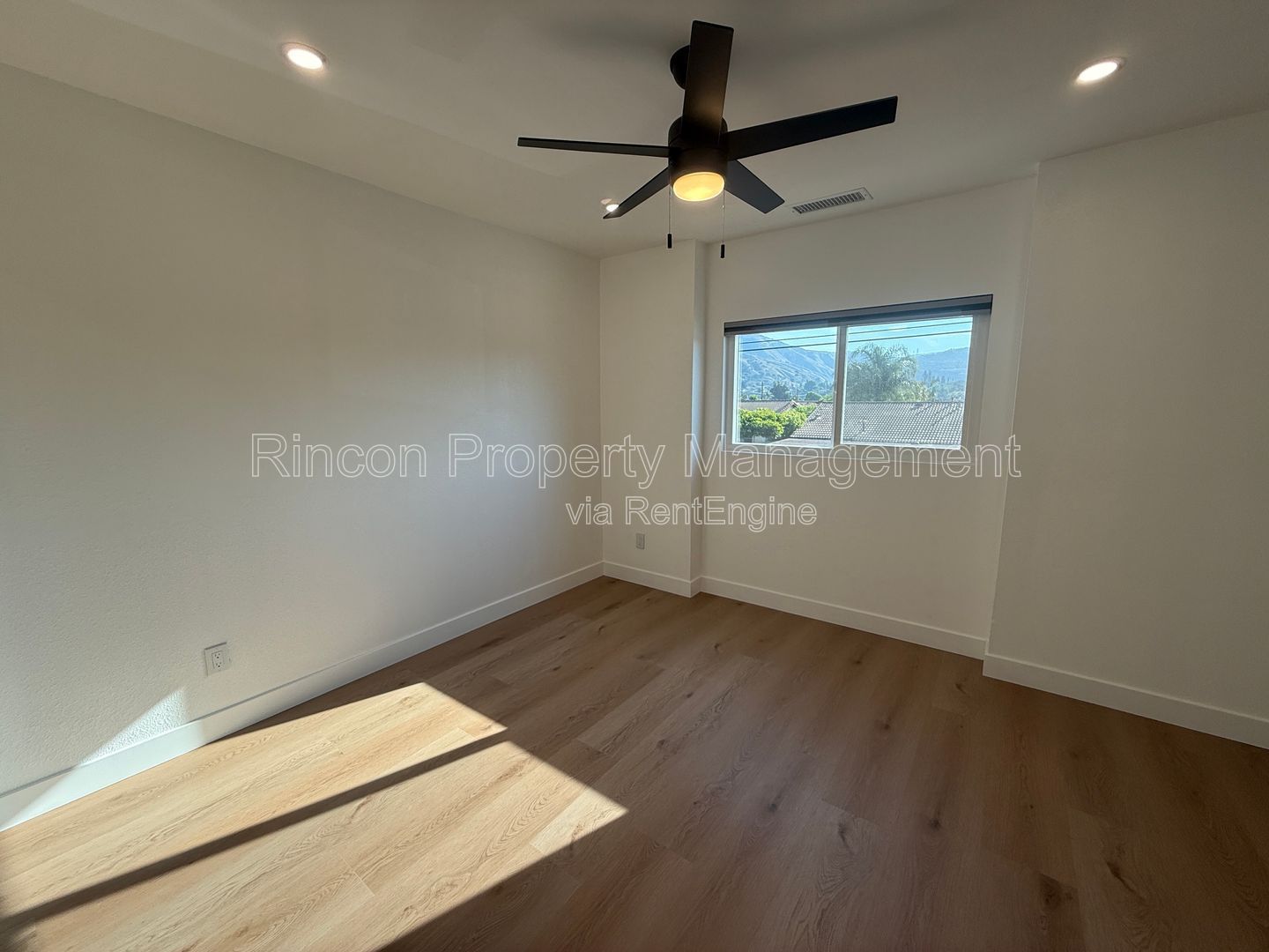 *** Spacious 4 Bedroom home in Fillmore*** Available Now! property image