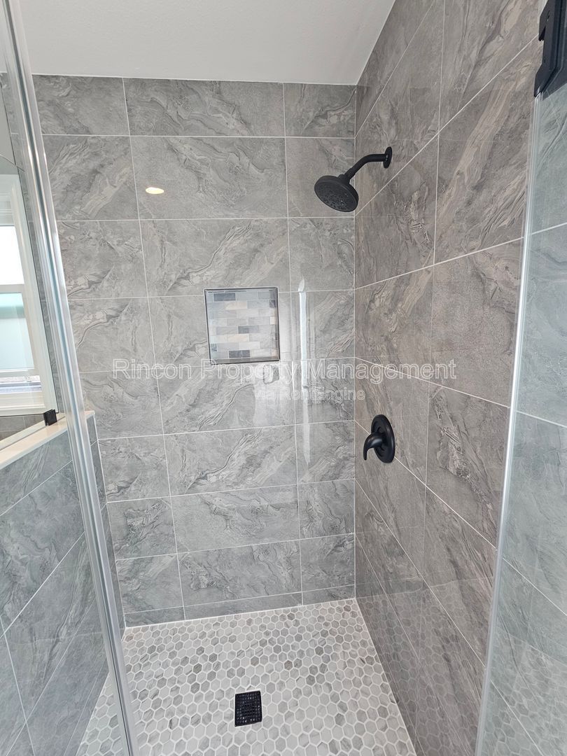 ***Fully Furnished Beach House Available Now in Oxnard!!*** property image