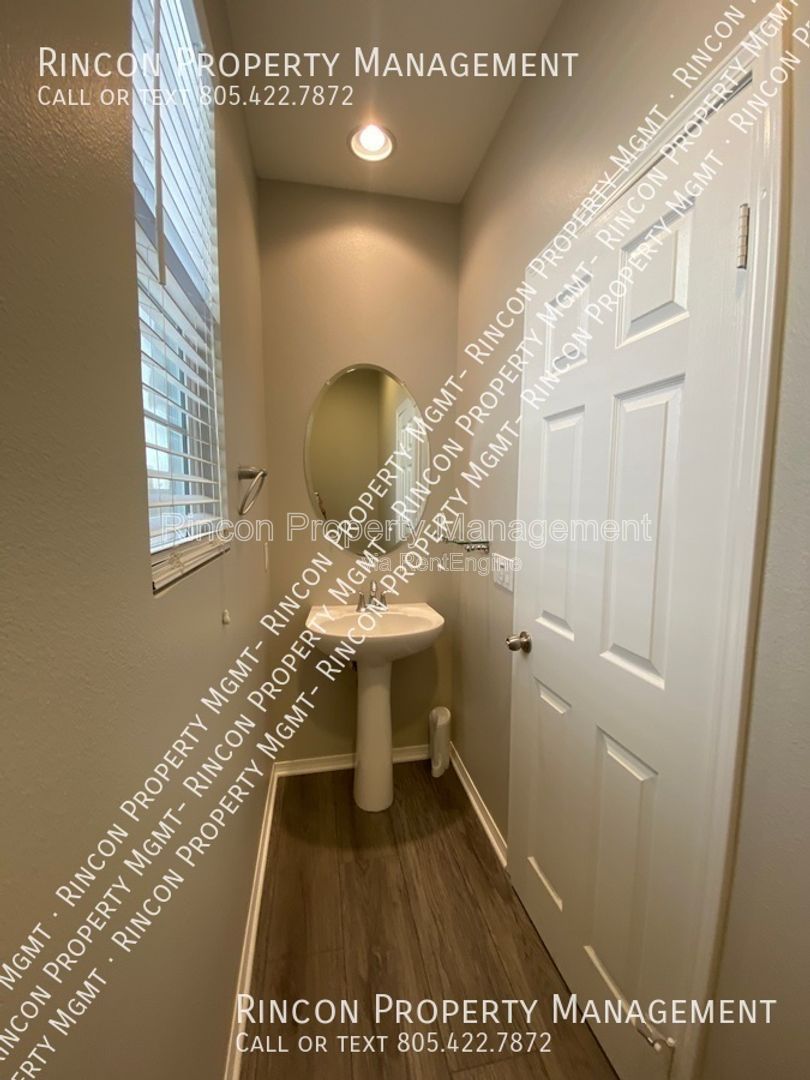Spacious Riverpark Townhome *3 Bedrooms, 3.5 Baths* Available Now!! property image