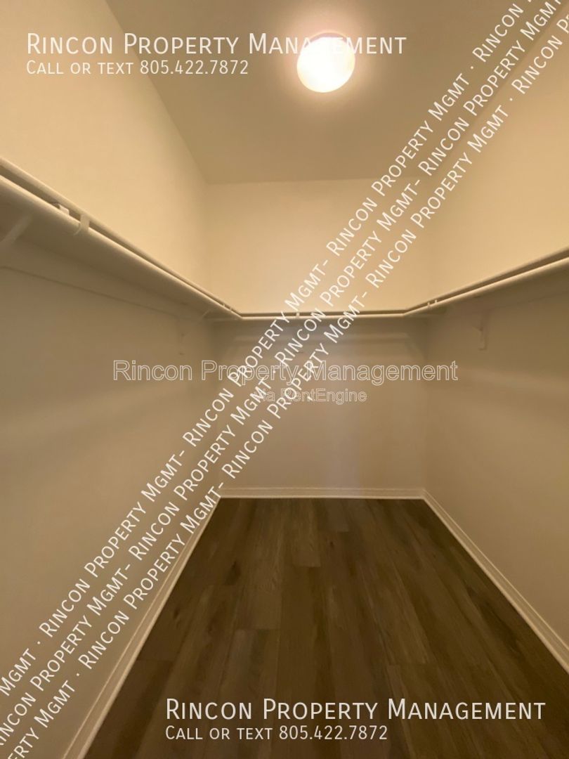 Spacious Riverpark Townhome *3 Bedrooms, 3.5 Baths* Available Now!! property image