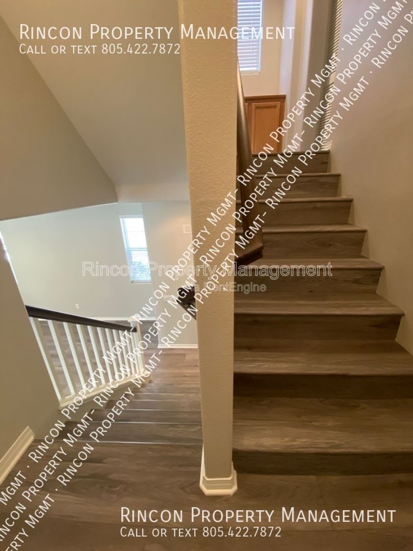 Spacious Riverpark Townhome *3 Bedrooms, 3.5 Baths* Available Now!! property image