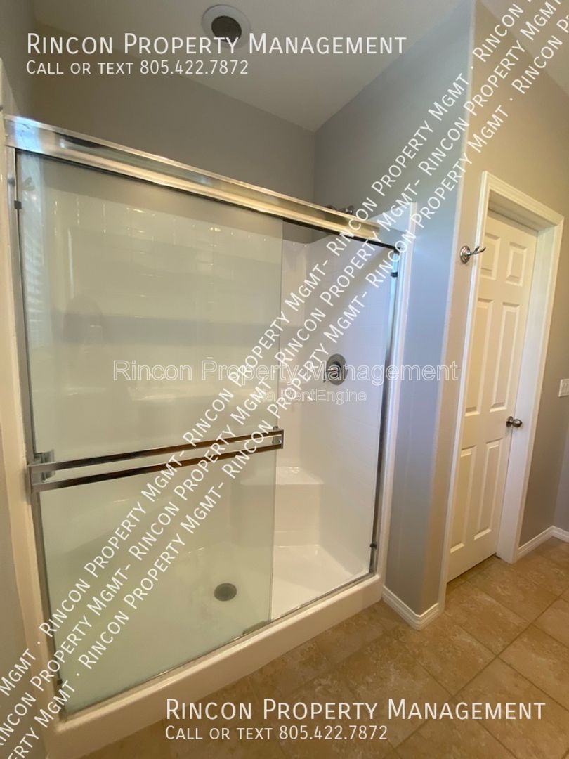 Spacious Riverpark Townhome *3 Bedrooms, 3.5 Baths* Available Now!! property image