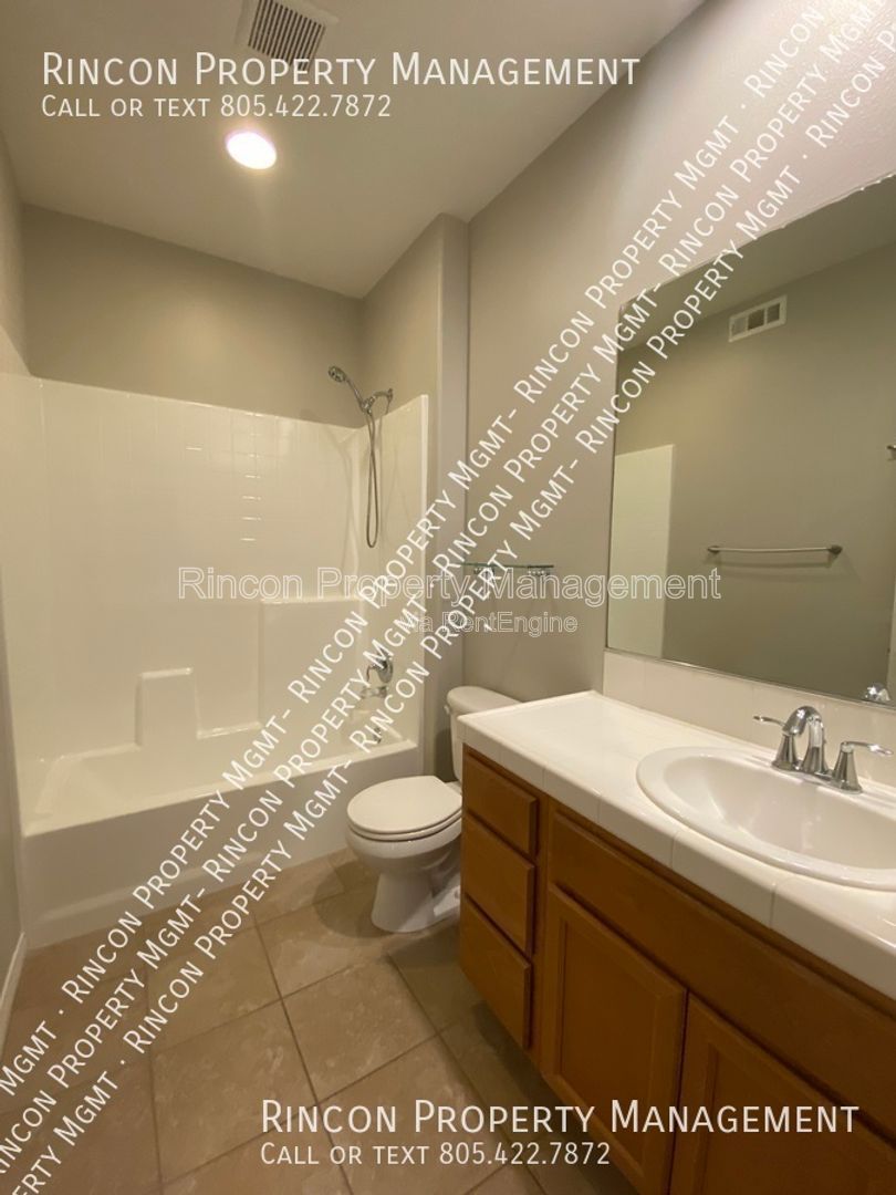 Spacious Riverpark Townhome *3 Bedrooms, 3.5 Baths* Available Now!! property image