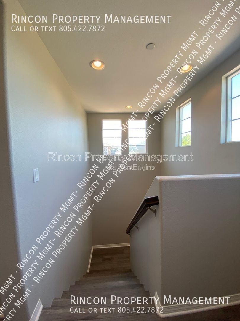 Spacious Riverpark Townhome *3 Bedrooms, 3.5 Baths* Available Now!! property image