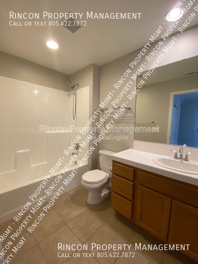 Spacious Riverpark Townhome *3 Bedrooms, 3.5 Baths* Available Now!! property image