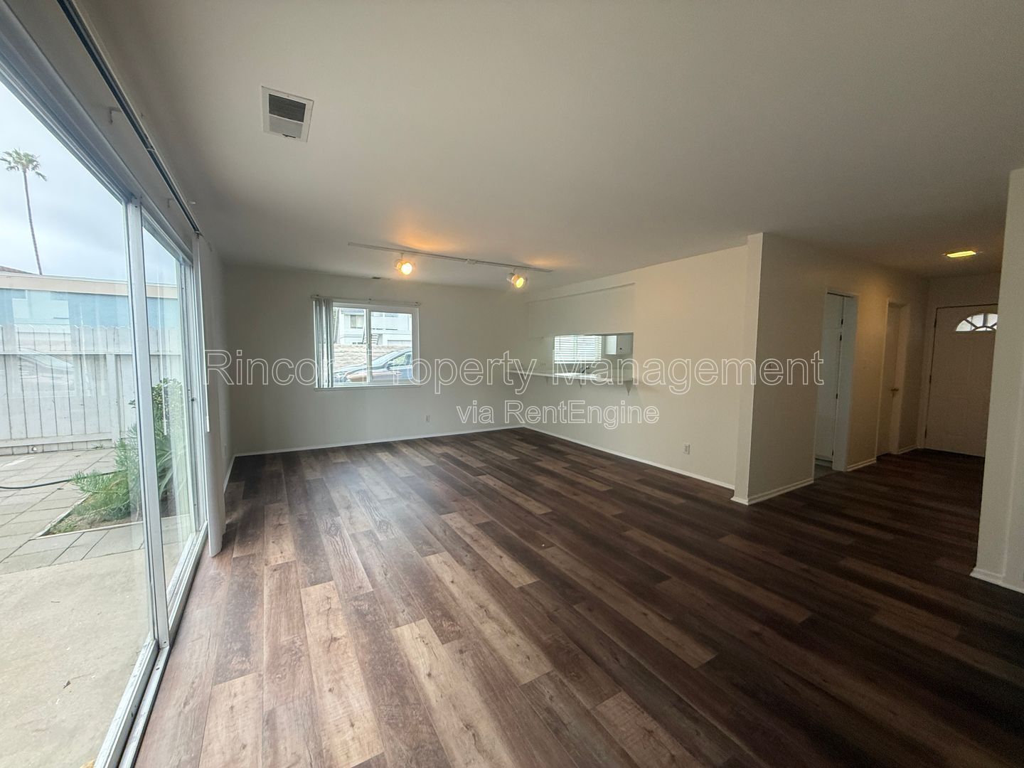 Coastal Living at Its Finest – Stylish Ventura Beach property property image