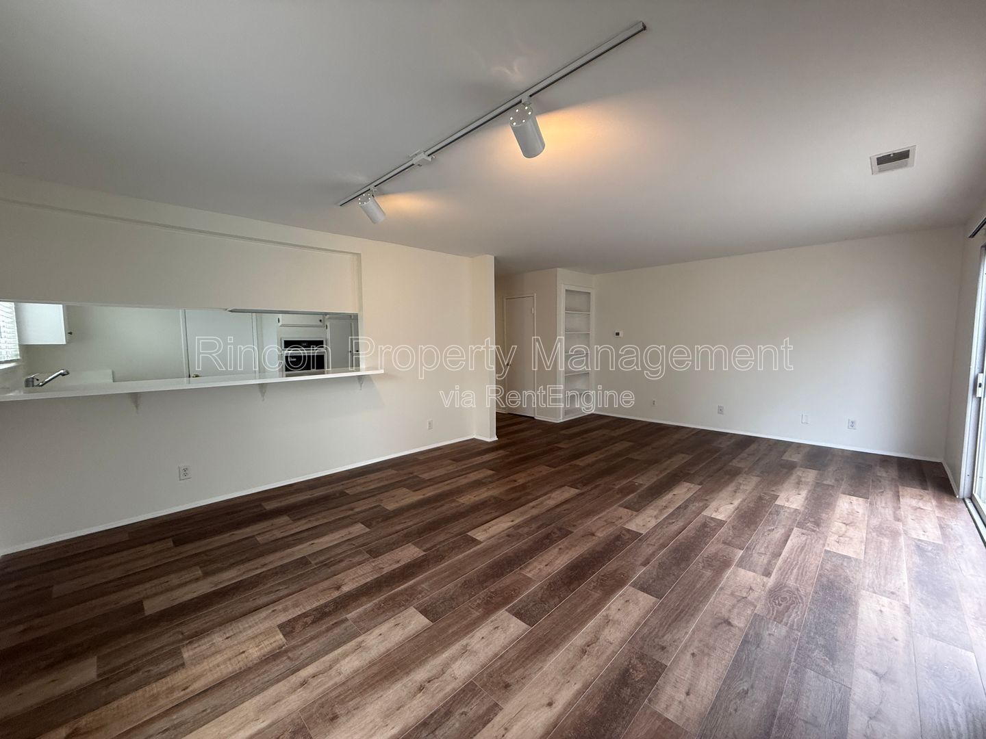 Coastal Living at Its Finest – Stylish Ventura Beach property property image