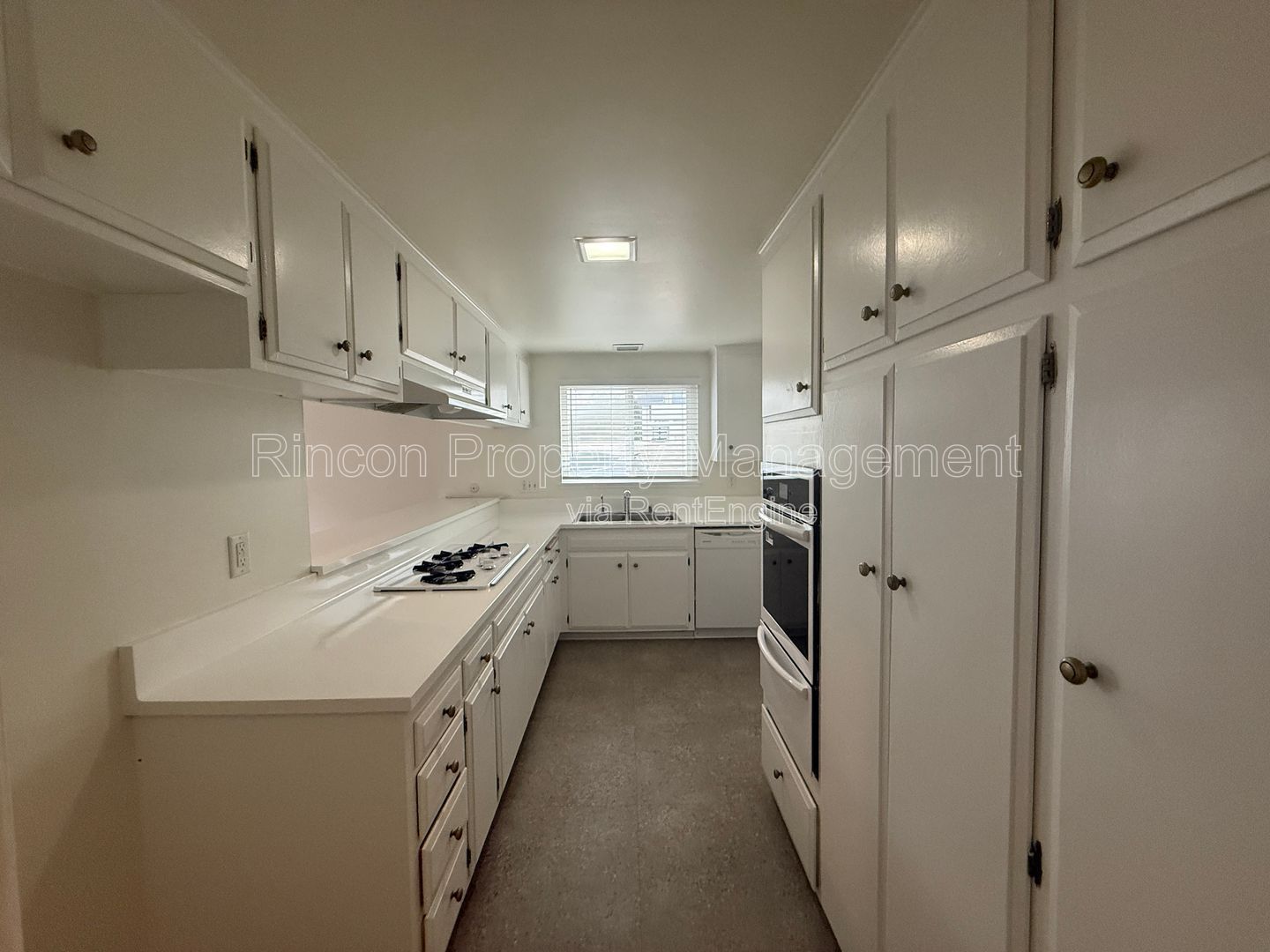 Coastal Living at Its Finest – Stylish Ventura Beach property property image