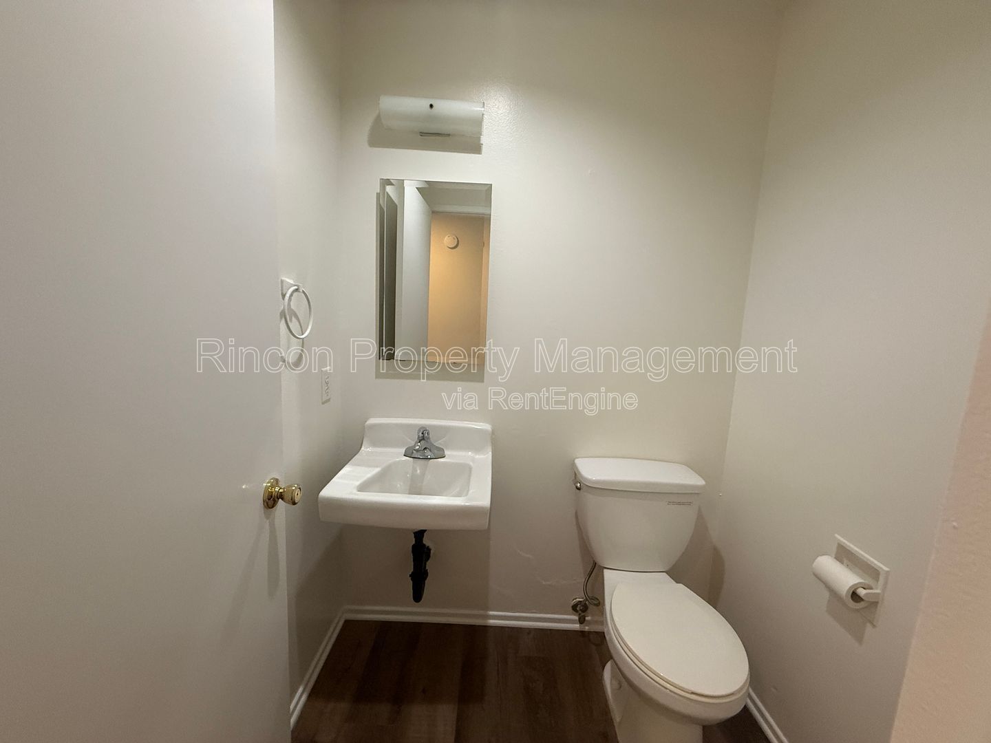 Coastal Living at Its Finest – Stylish Ventura Beach property property image