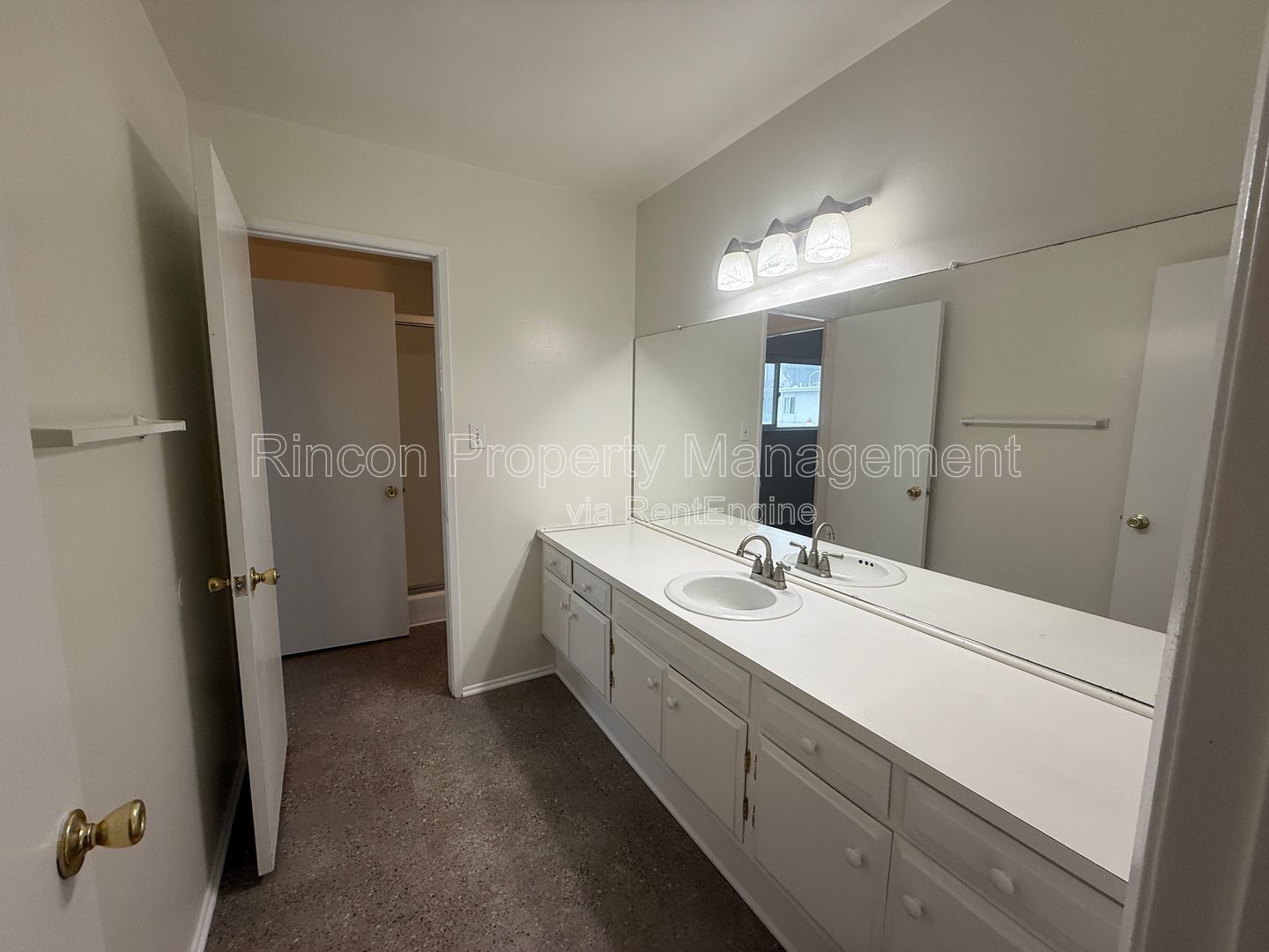 Coastal Living at Its Finest – Stylish Ventura Beach property property image