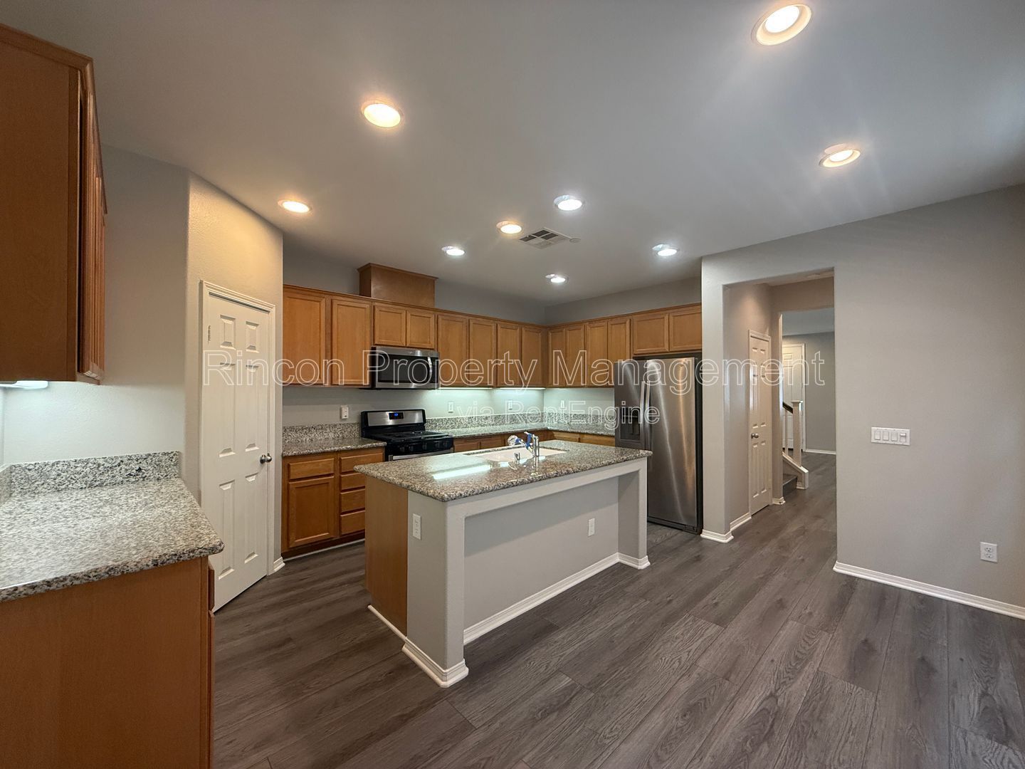 Spacious Riverpark Townhome *3 Bedrooms, 3.5 Baths* Available Now!! property image