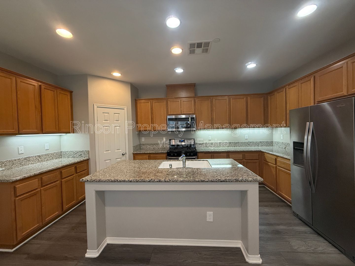 Spacious Riverpark Townhome *3 Bedrooms, 3.5 Baths* Available Now!! property image